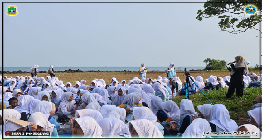 MANFAATKAN KAWASAN PANTAI SEBAGAI SUMBER BELAJAR, SISWA KELAS X MENGIKUTI KEGIATAN KOKURIKULER di PANTAI KURAPU